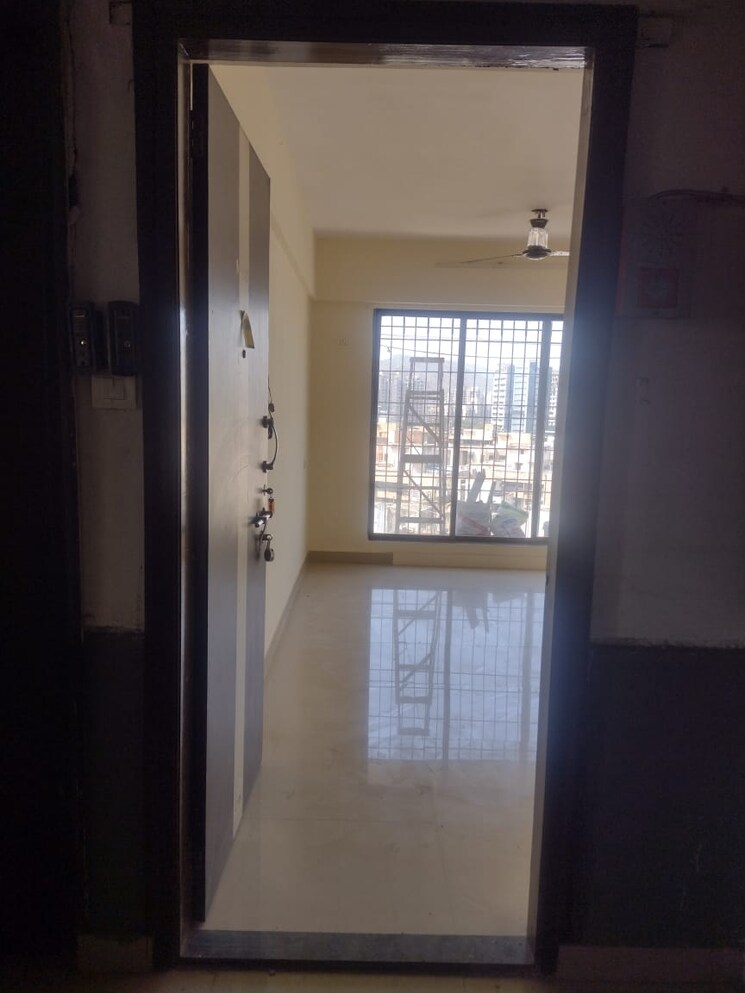 Room, cosmos-residancy 1 Bedroom 575 Sq.Ft. Apartment In Kavesar Thane 6913069