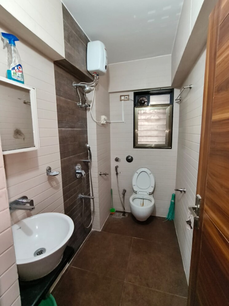 Bathroom, hiranandani-glen-dale 4 Bedroom 2125 Sq.Ft. Apartment In Powai Mumbai 6915604