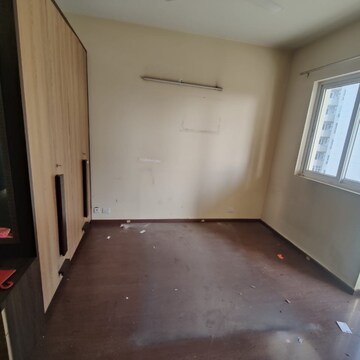 Room in 3 BHK Apartment at Paras Irene, Sector 70a – for Rent