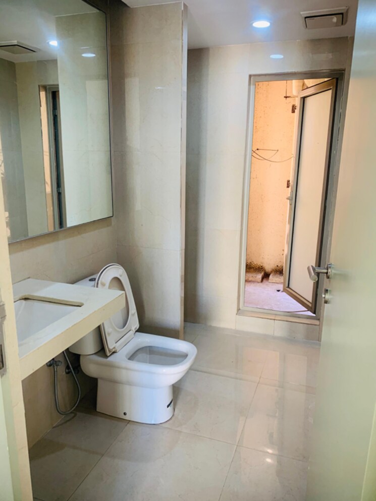 Bathroom, hiranandani-woodville 3 Bedroom 1011 Sq.Ft. Apartment In Hiranandani Estate Thane 6918352