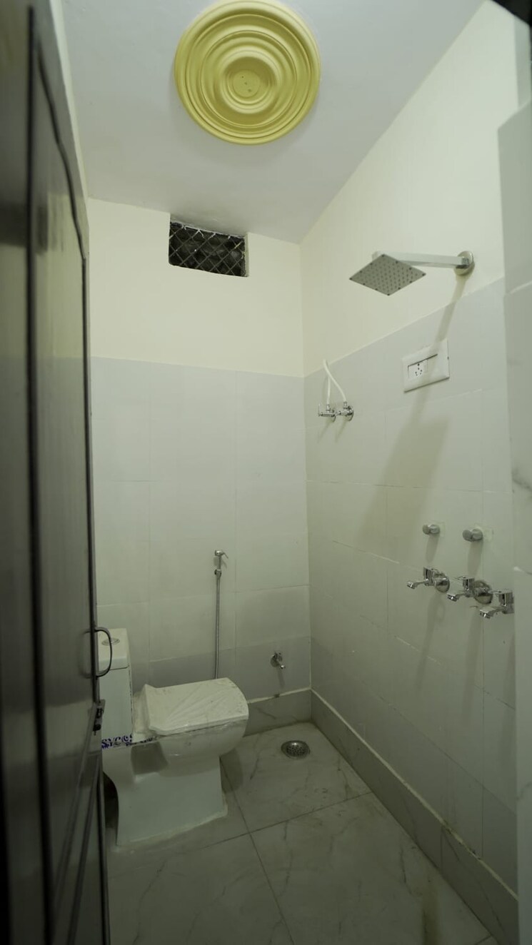 Bathroom, dwarka mor 2 Bedroom 650 Sq.Ft. Builder Floor In Dwarka Mor Delhi 6921041