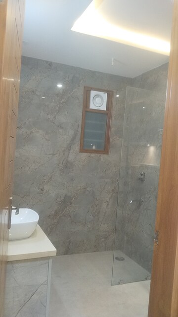 Bathroom in 3 BHK Builder Floor at DLF Centre Point, Sector 11 – for Sale