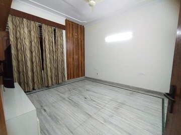 Room in 2 BHK Builder Floor at Sector 16 – for Rent