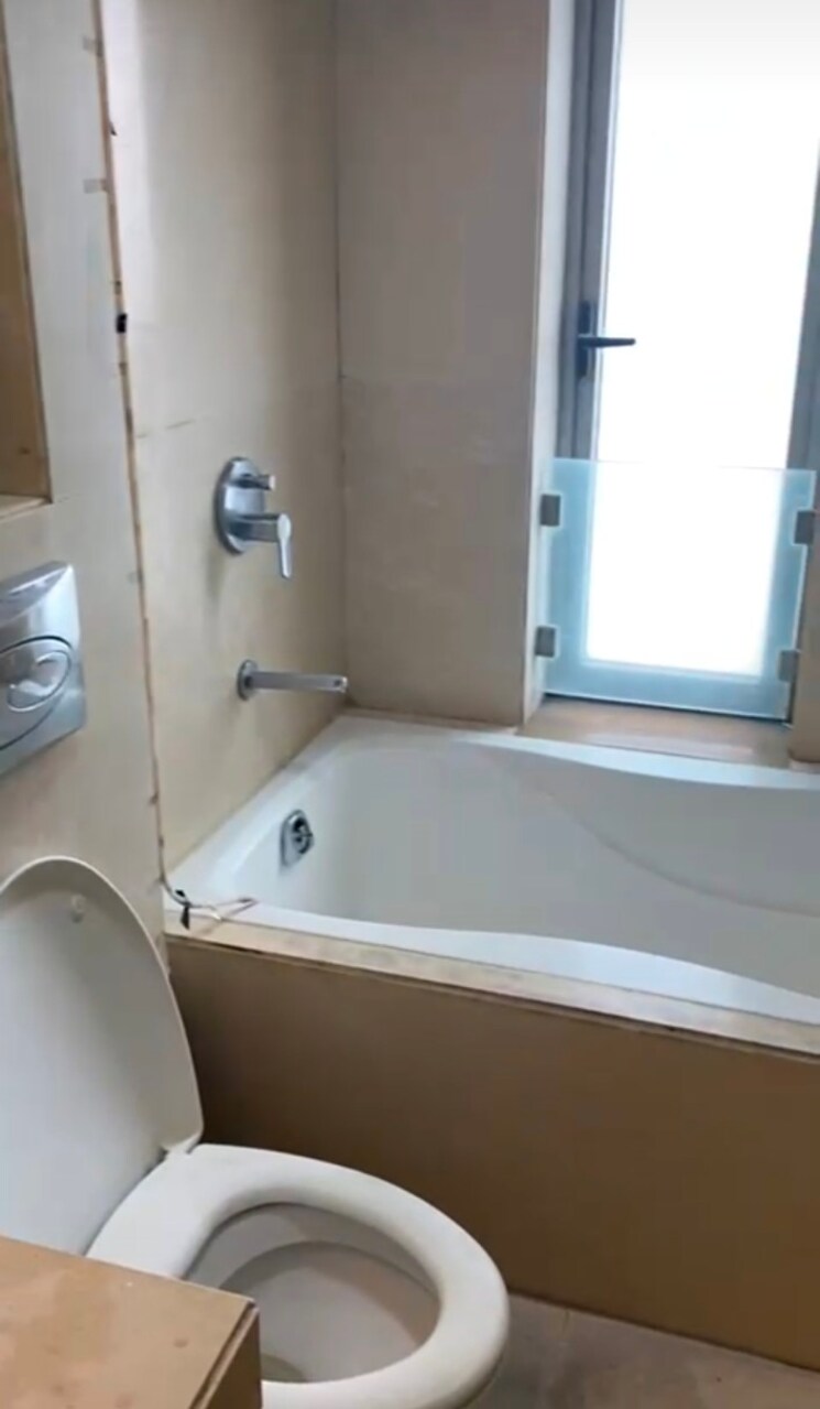 Bathroom, lodha-grandeur 3 Bedroom 1050 Sq.Ft. Apartment In Prabhadevi Mumbai 6926996