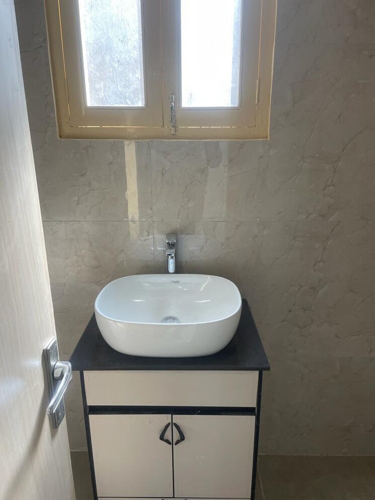 Bathroom, malviya nagar 2.5 Bedroom 900 Sq.Ft. Builder Floor In Malviya Nagar Delhi 6927668