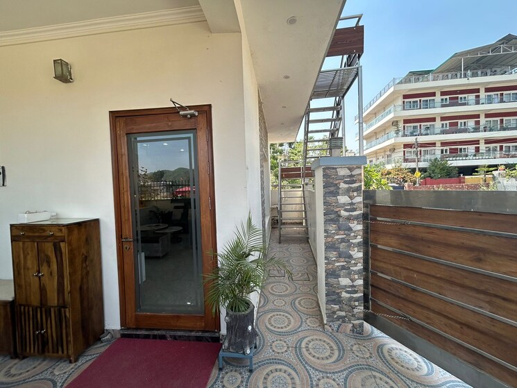 undefined, sahastradhara road 4 Bedroom 135 Sq.Yd. Villa In Sahastradhara Road Dehradun 6927744