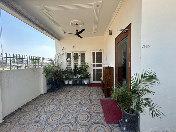  Parking, sahastradhara road 4 Bedroom 135 Sq.Yd. Villa In Sahastradhara Road Dehradun 6927744