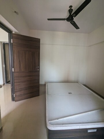 Room in 3 BHK Apartment at Sanghvi Valley, Kalwa – for Rent