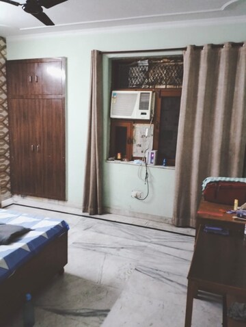 Living Room in 2 BHK Builder Floor at Ansal Plaza Sector-23, Sector 23 – for Rent