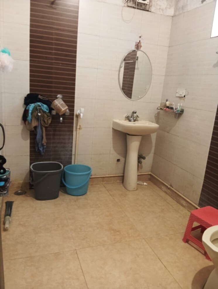 Bathroom, ansal-plaza-sector-23 2 Bedroom 202 Sq.Yd. Builder Floor In Sector 23 Gurgaon 6933878