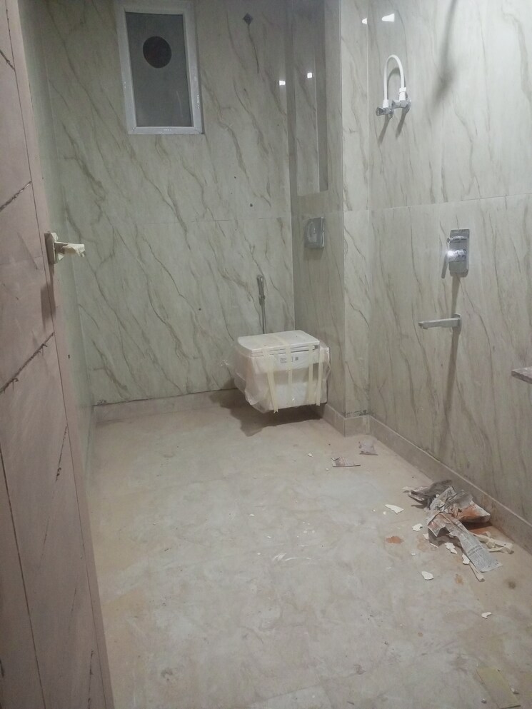 Bathroom, sector 73 2 Bedroom 1100 Sq.Ft. Builder Floor In Sector 73 Noida 6941129