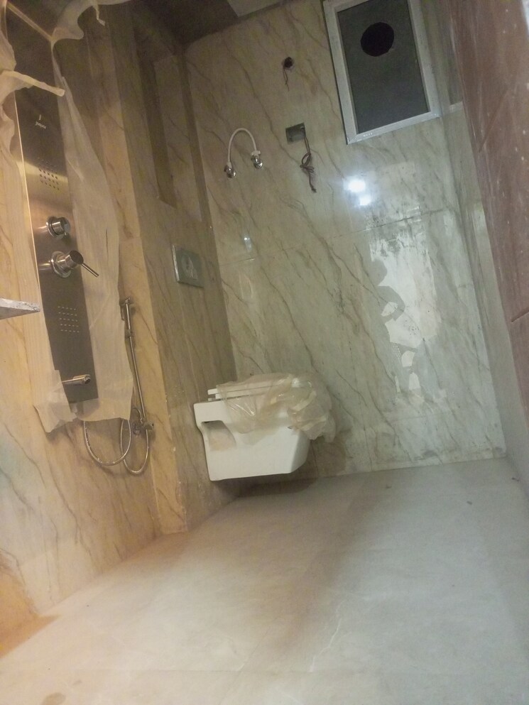 Attached Bathroom, sector 73 2 Bedroom 1100 Sq.Ft. Builder Floor In Sector 73 Noida 6941129