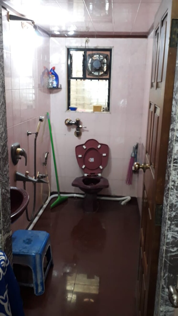 Bathroom, omkar-chs-dadar 2 Bedroom 700 Sq.Ft. Apartment In Dadar West Mumbai 6942625