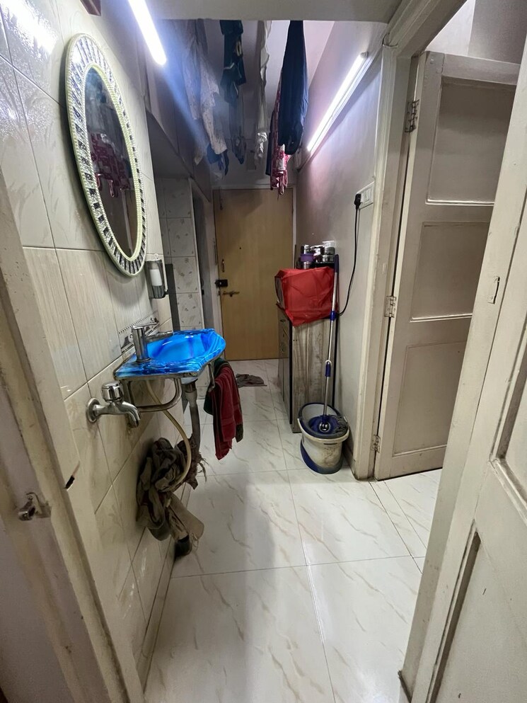 Bathroom, abubakar-mansion 3 Bedroom 1600 Sq.Ft. Apartment In Colaba Mumbai 6947512