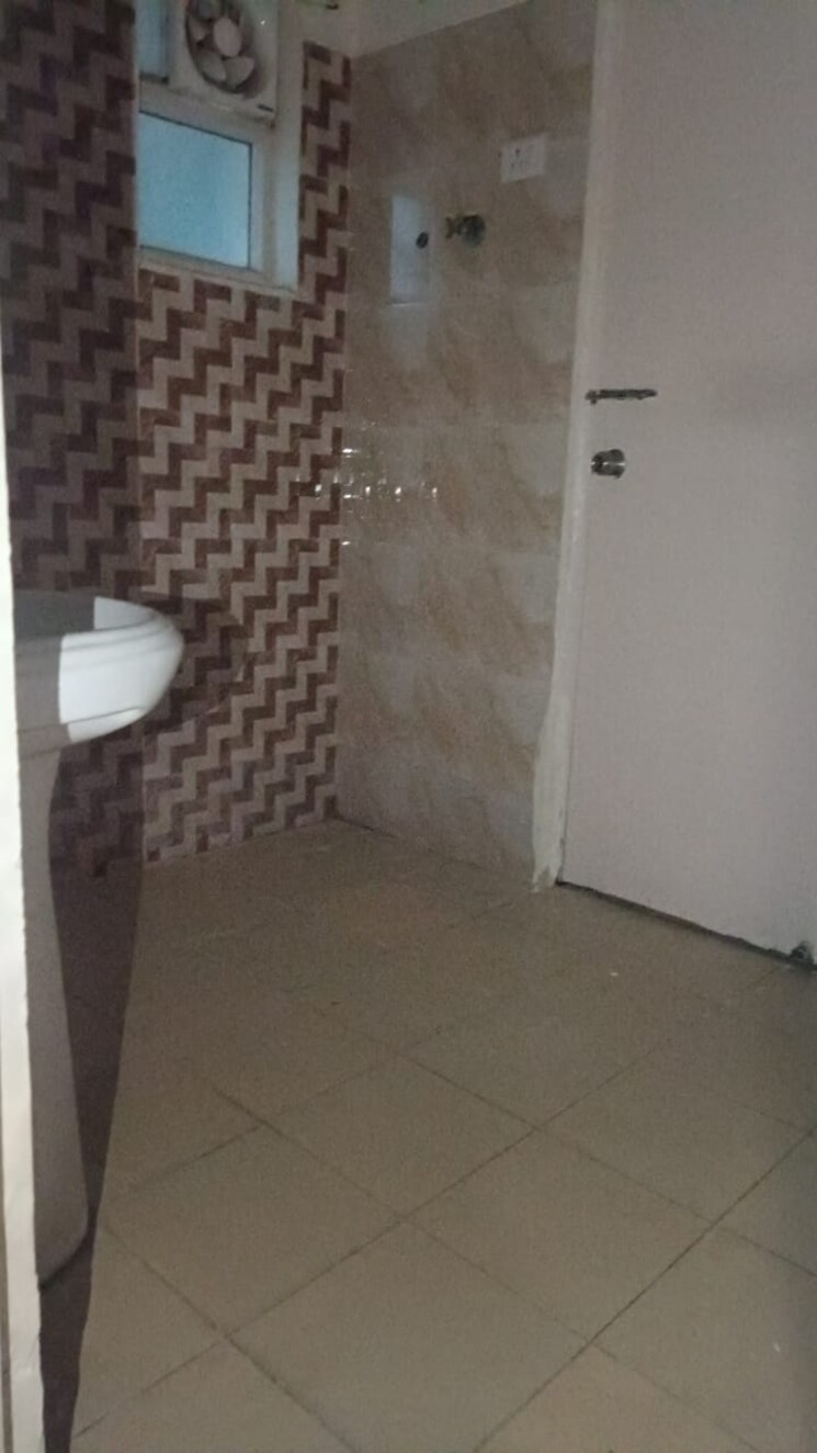 Bathroom, panchsheel-greens-ii 2 Bedroom 915 Sq.Ft. Apartment In Sector 16 Greater Noida Greater Noida 6950025