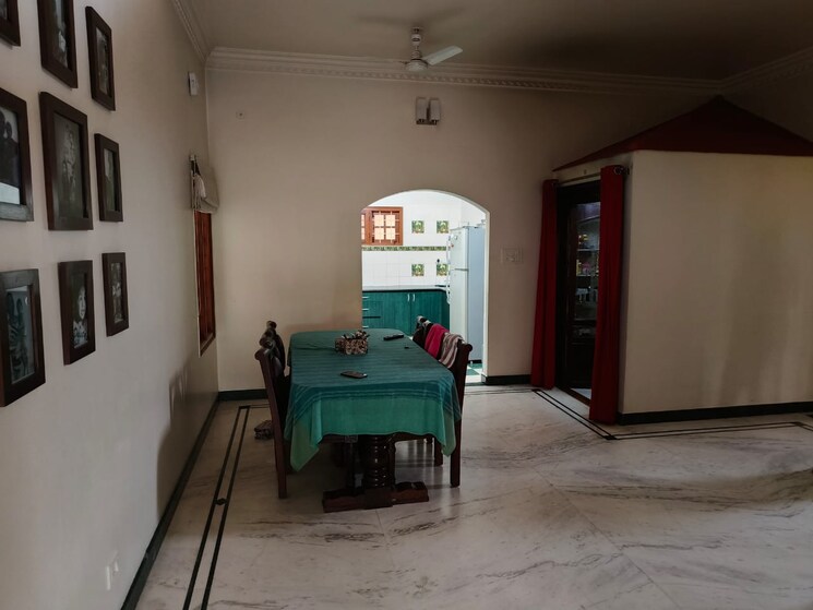  Parking, indiranagar 5 Bedroom 2400 Sq.Ft. Independent House In Indiranagar Bangalore 6950580