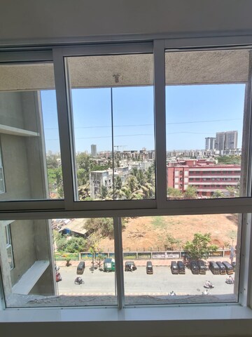 Room in 1 BHK Apartment at Dosti Oro 67, Kandivali West – for Sale
