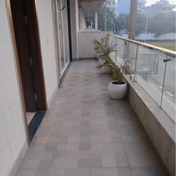 Balcony in 4 BHK Builder Floor at Vipul World Floors, Sector 48 – for Rent