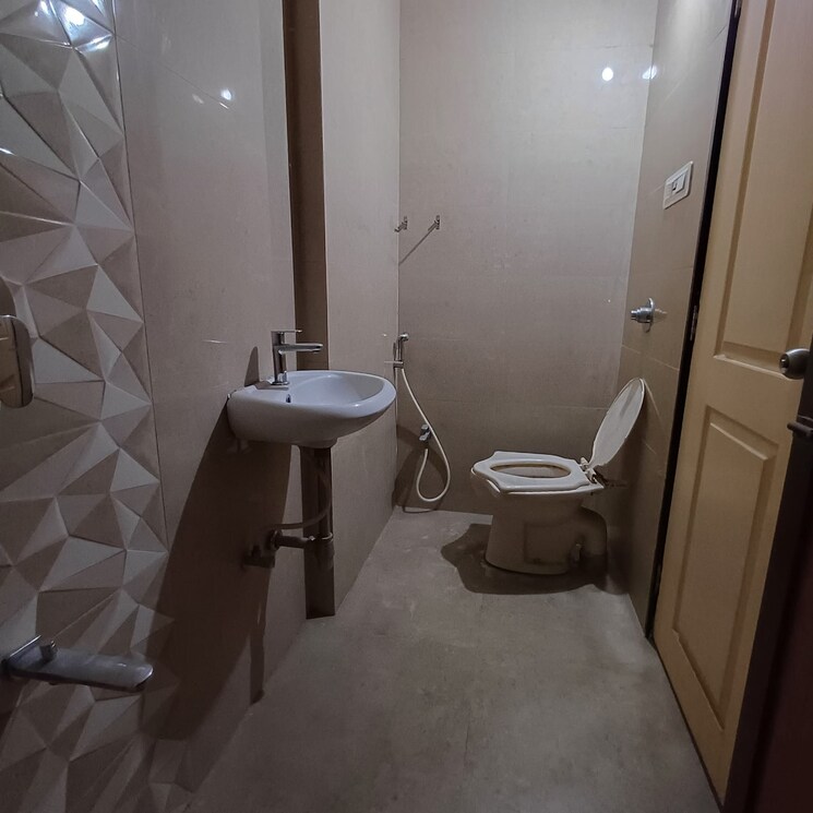 Bathroom, naupada 3 Bedroom 1050 Sq.Ft. Apartment In Naupada Thane 6957555