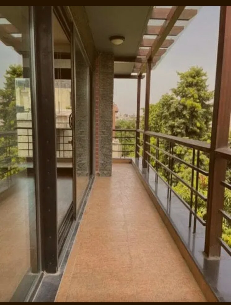 Balcony, malviya nagar 3.5 Bedroom 250 Sq.Yd. Builder Floor In Malviya Nagar Delhi 6957816
