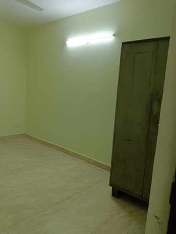 Room in 1 BHK Builder Floor at Lajpat Nagar – for Rent