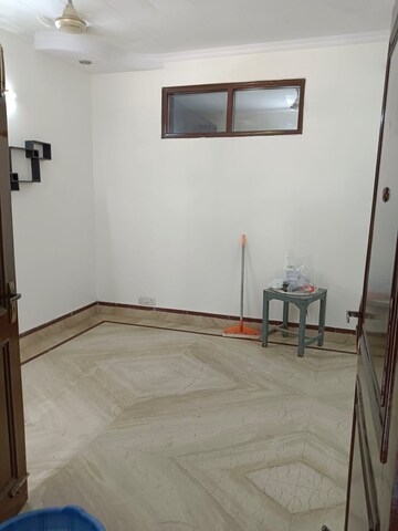 Room in 2 BHK Builder Floor at Lajpat Nagar – for Rent