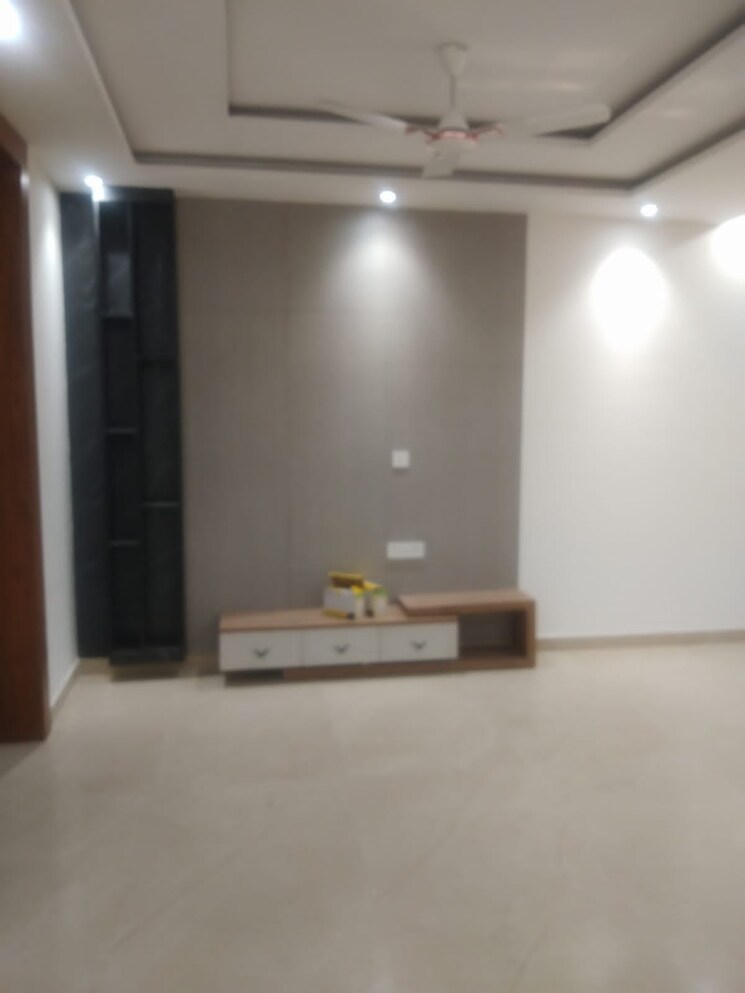 Room, bptp-parkland 3 Bedroom 250 Sq.Yd. Builder Floor In Sector 75 Faridabad 6962027