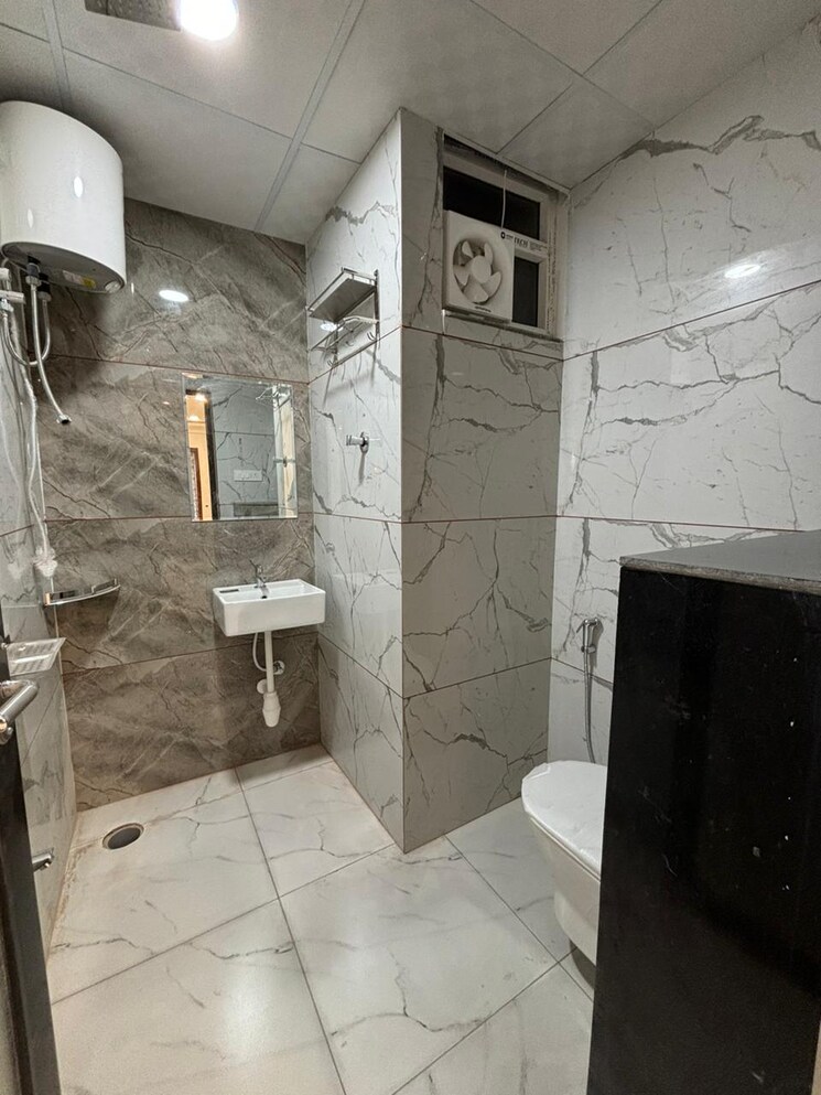 Attached Bathroom, meenal-balmukund-residency 2 Bedroom 950 Sq.Ft. Apartment In Raj Nagar Extension Ghaziabad 6965480