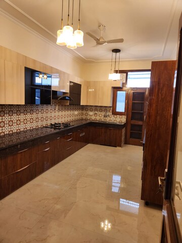 रेसिडेंशियल विला वर्ग यार्ड फॉर रीसेल इन सुशांत लोक वन गुड़गांव  6967098