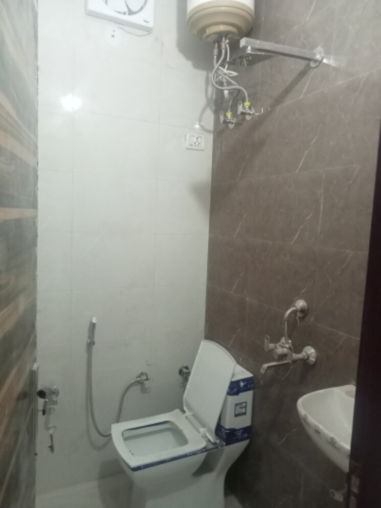 Bathroom, govindpuri 1 Bedroom 500 Sq.Ft. Builder Floor In Govindpuri Delhi 6967978