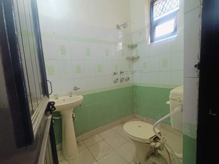 Bathroom, green fields colony 2 Bedroom 800 Sq.Ft. Builder Floor In Green Fields Colony Faridabad 6969589