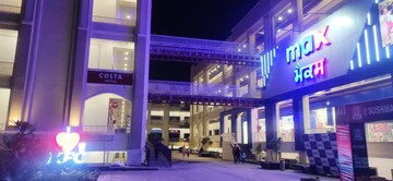  Showroom For Sale in Peer Mucchalla