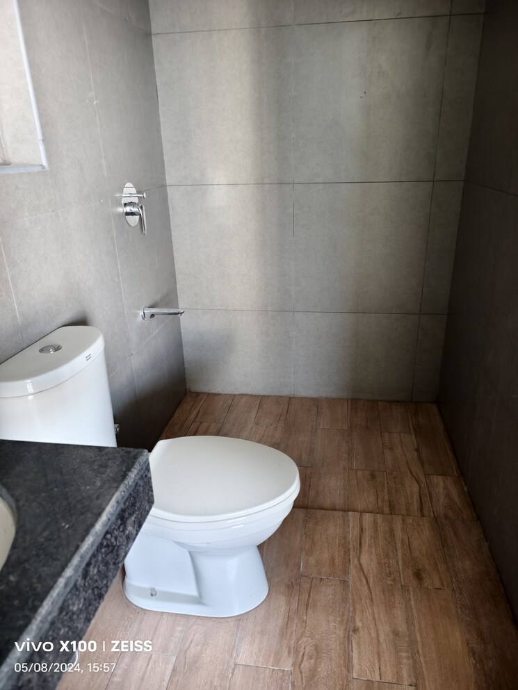 Bathroom, kalpataru-paramount-b 2 Bedroom 527 Sq.Ft. Apartment In Kapur Bawdi Thane 6982297