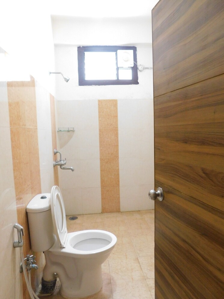 Bathroom, banjara hills 3 Bedroom 2400 Sq.Ft. Apartment In Banjara Hills Hyderabad 6984111