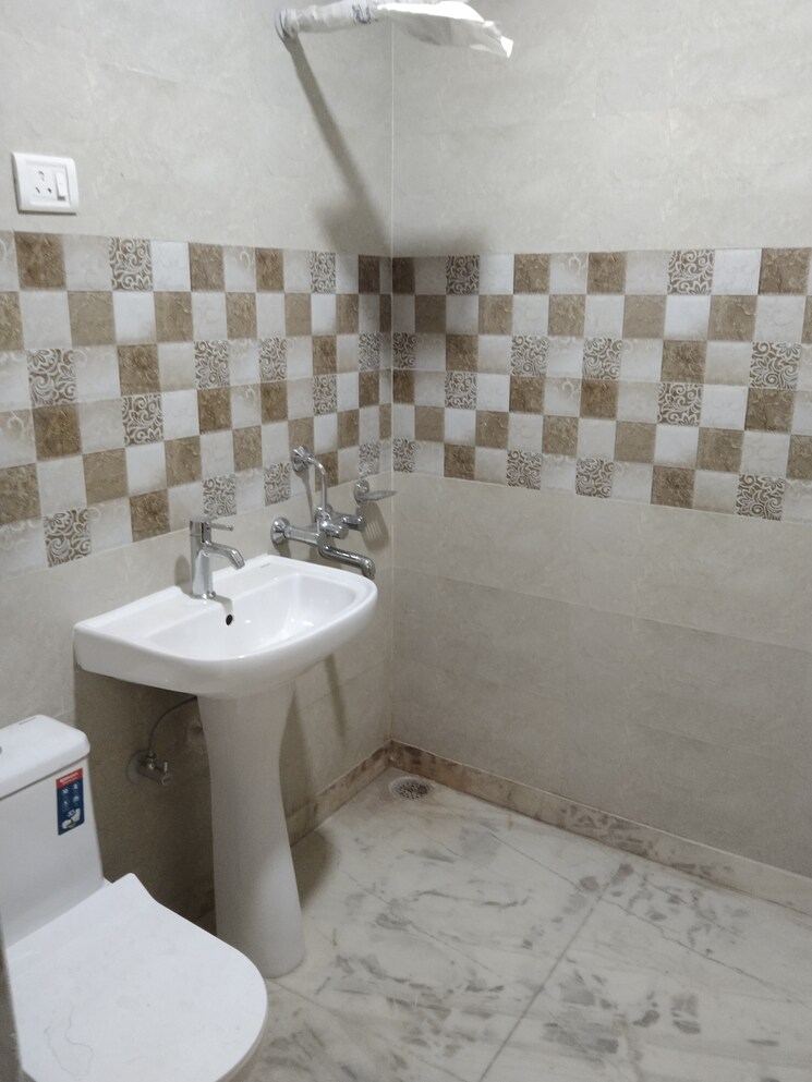 Bathroom, vasant kunj 4 Bedroom 2250 Sq.Ft. Apartment In Vasant Kunj Delhi 6984220