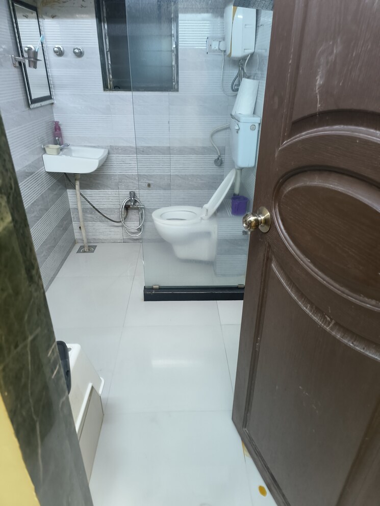 Bathroom, yasmin-tower 1 Bedroom 350 Sq.Ft. Apartment In Agripada Mumbai 6984693