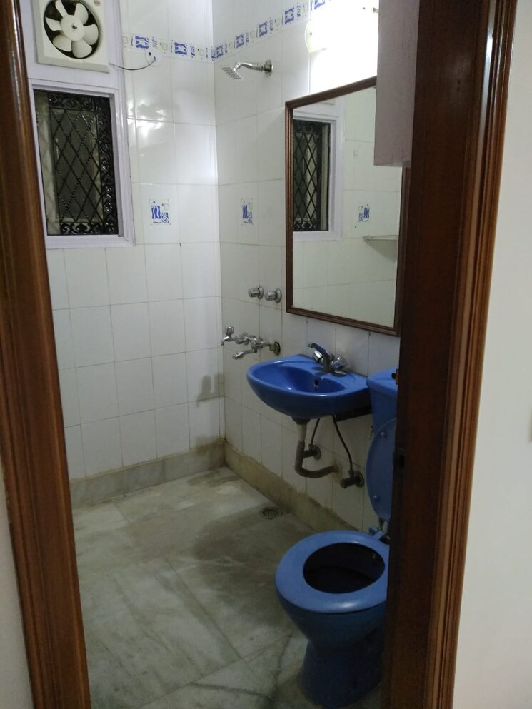 Bathroom, lajpat nagar 2 Bedroom 1101 Sq.Ft. Builder Floor In Lajpat Nagar Delhi 6985575