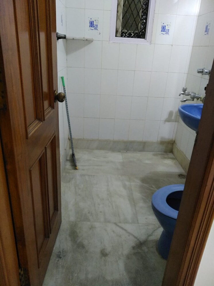 Bathroom, lajpat nagar 2 Bedroom 1101 Sq.Ft. Builder Floor In Lajpat Nagar Delhi 6985575