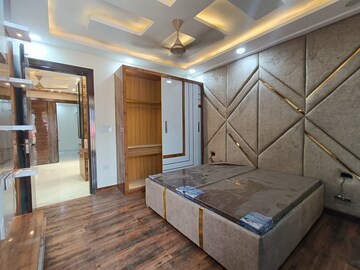 Room in 3 BHK Builder Floor at Uttam Nagar – for Sale