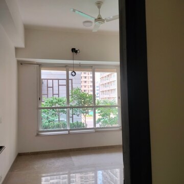 Room in 2 BHK Apartment at Kalpataru Radiance, Goregaon West – for Rent