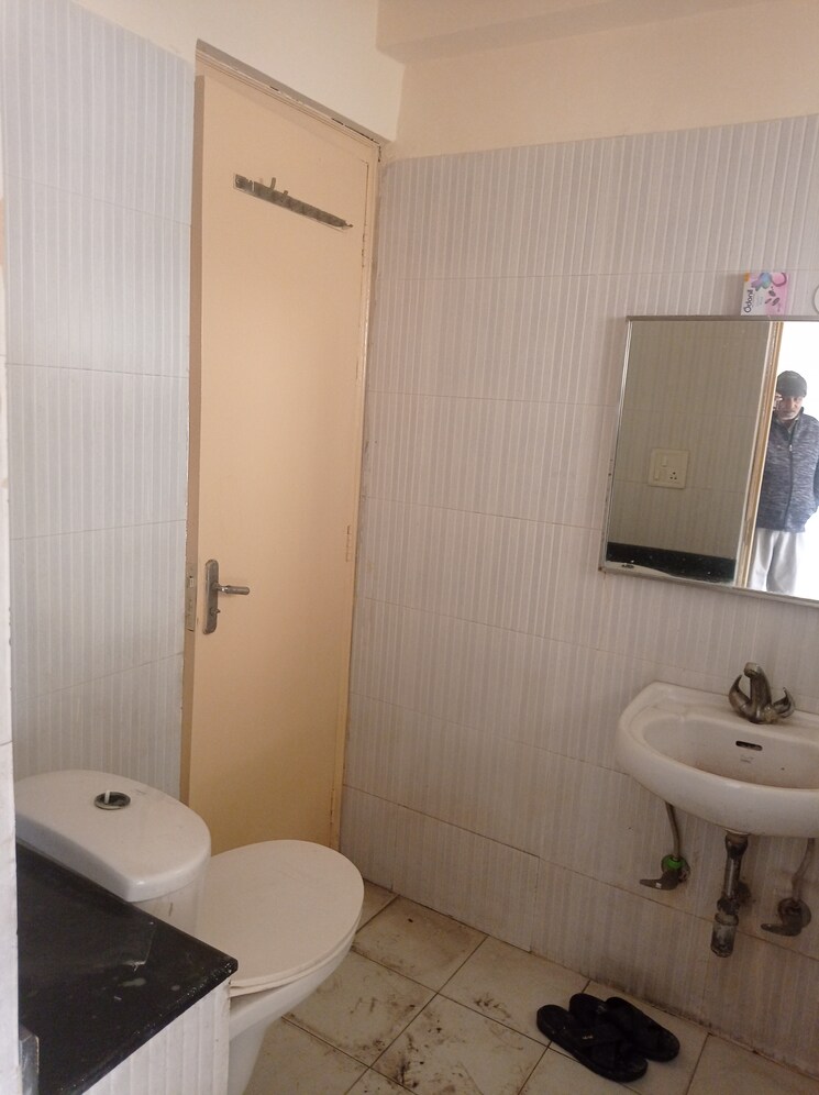 Attached Bathroom, vaibhav khand 3.5 Bedroom 1895 Sq.Ft. Apartment In Vaibhav Khand Ghaziabad 6995241