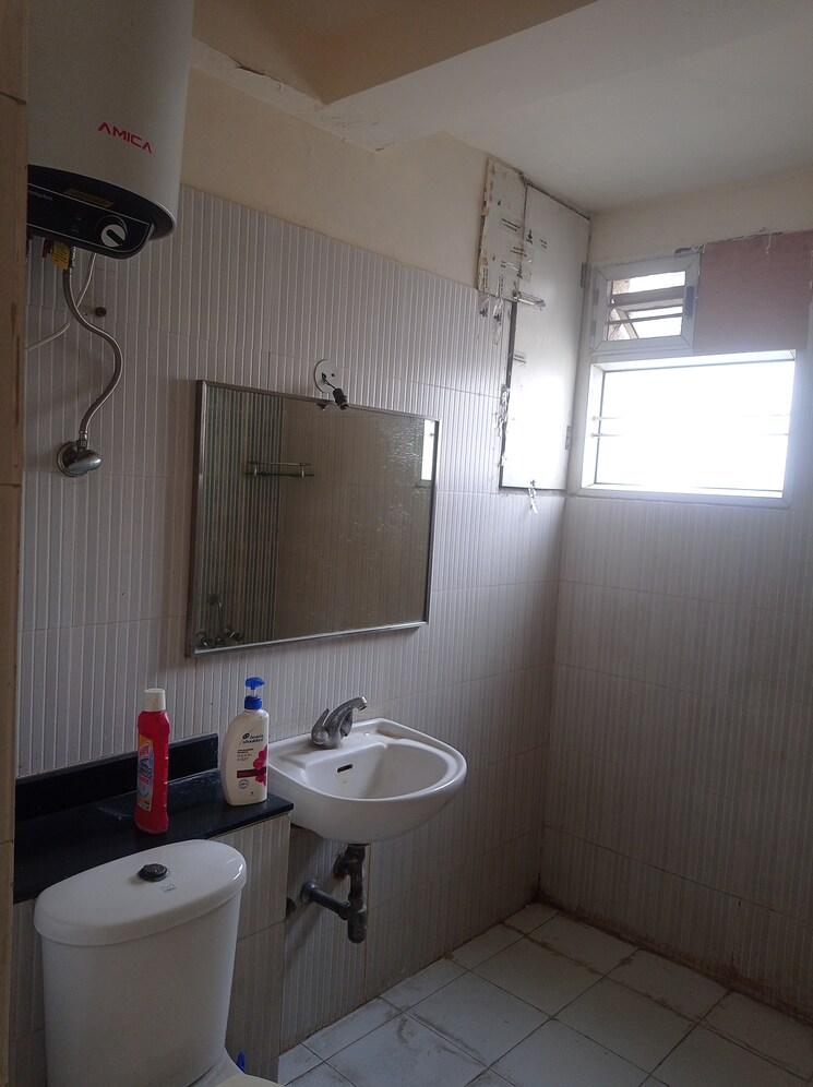 Attached Bathroom, vaibhav khand 3.5 Bedroom 1895 Sq.Ft. Apartment In Vaibhav Khand Ghaziabad 6995241