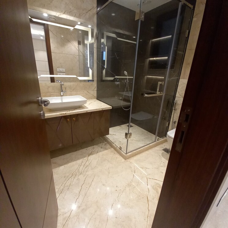 Bathroom, greater kailash ii 4 Bedroom 300 Sq.Yd. Builder Floor In Greater Kailash ii Delhi 6996840