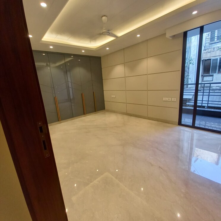 Room, greater kailash ii 4 Bedroom 300 Sq.Yd. Builder Floor In Greater Kailash ii Delhi 6996840