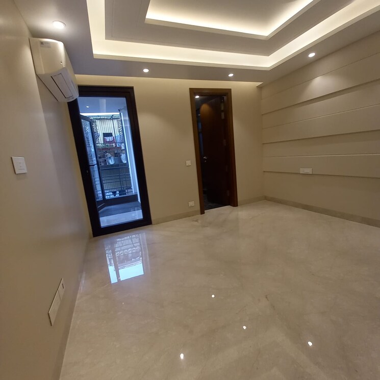 Room, greater kailash ii 4 Bedroom 300 Sq.Yd. Builder Floor In Greater Kailash ii Delhi 6996840