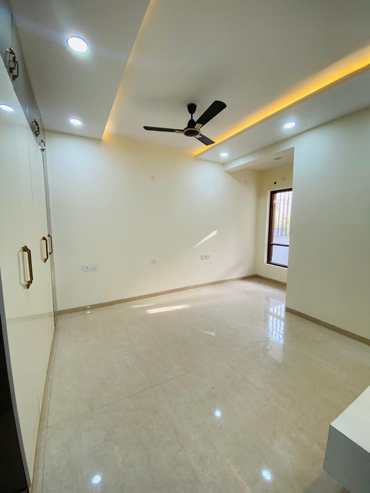 Room, bptp-parkland-pride 3 Bedroom 250 Sq.Yd. Builder Floor In Sector 77 Faridabad 6999694