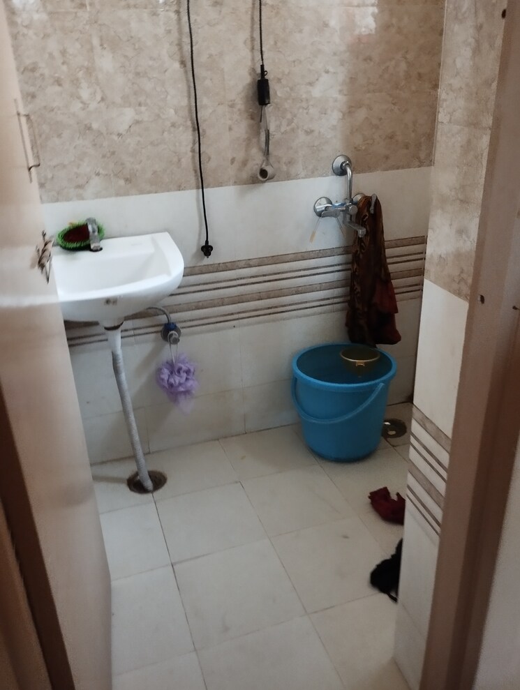 Bathroom, pareena-laxmi-apartments 2 Bedroom 453 Sq.Ft. Apartment In Sector 103 Gurgaon 7000021