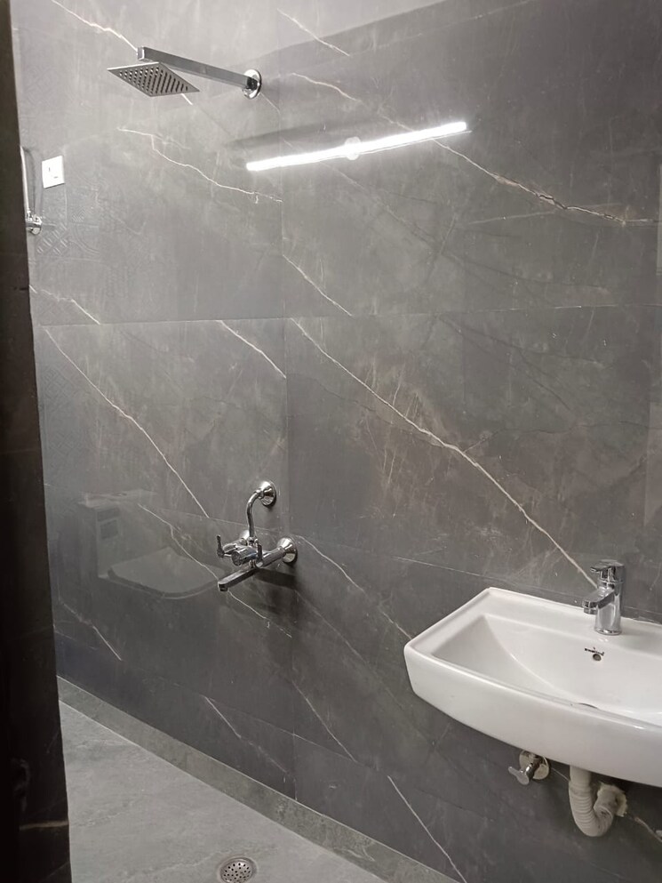 Bathroom, lajpat nagar 1 Bedroom 349 Sq.Ft. Builder Floor In Lajpat Nagar Delhi 7002437