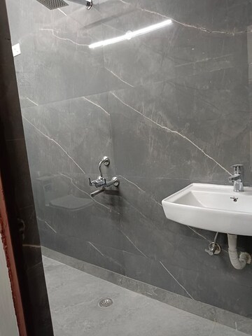 Bathroom in 1 BHK Builder Floor at Lajpat Nagar – for Rent