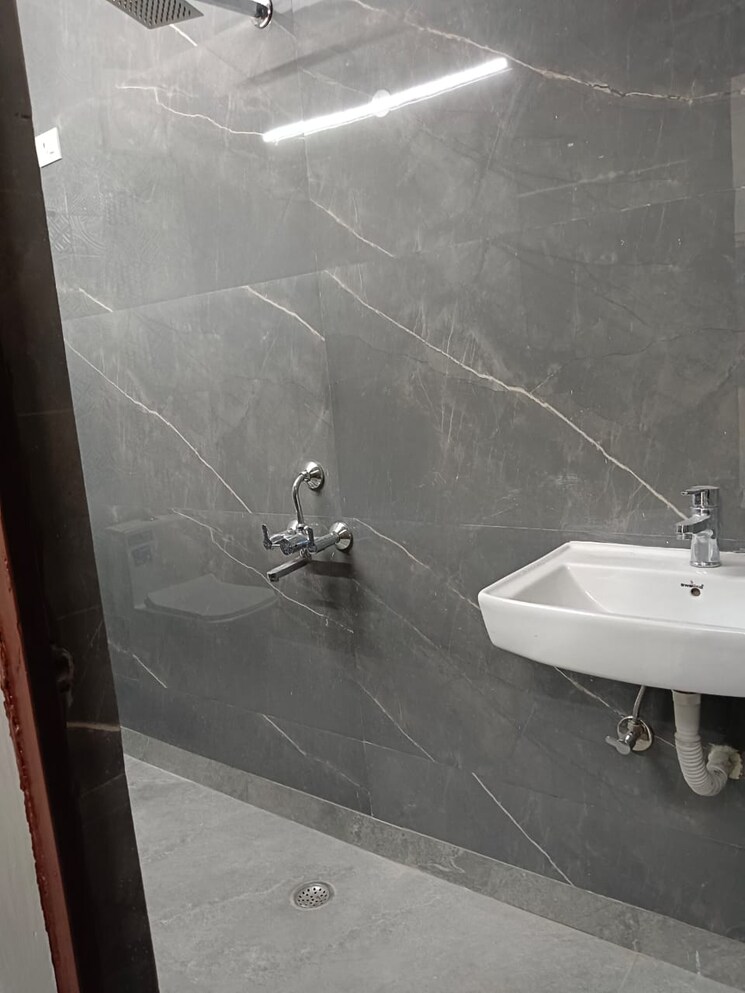 Bathroom, lajpat nagar 1 Bedroom 349 Sq.Ft. Builder Floor In Lajpat Nagar Delhi 7002437